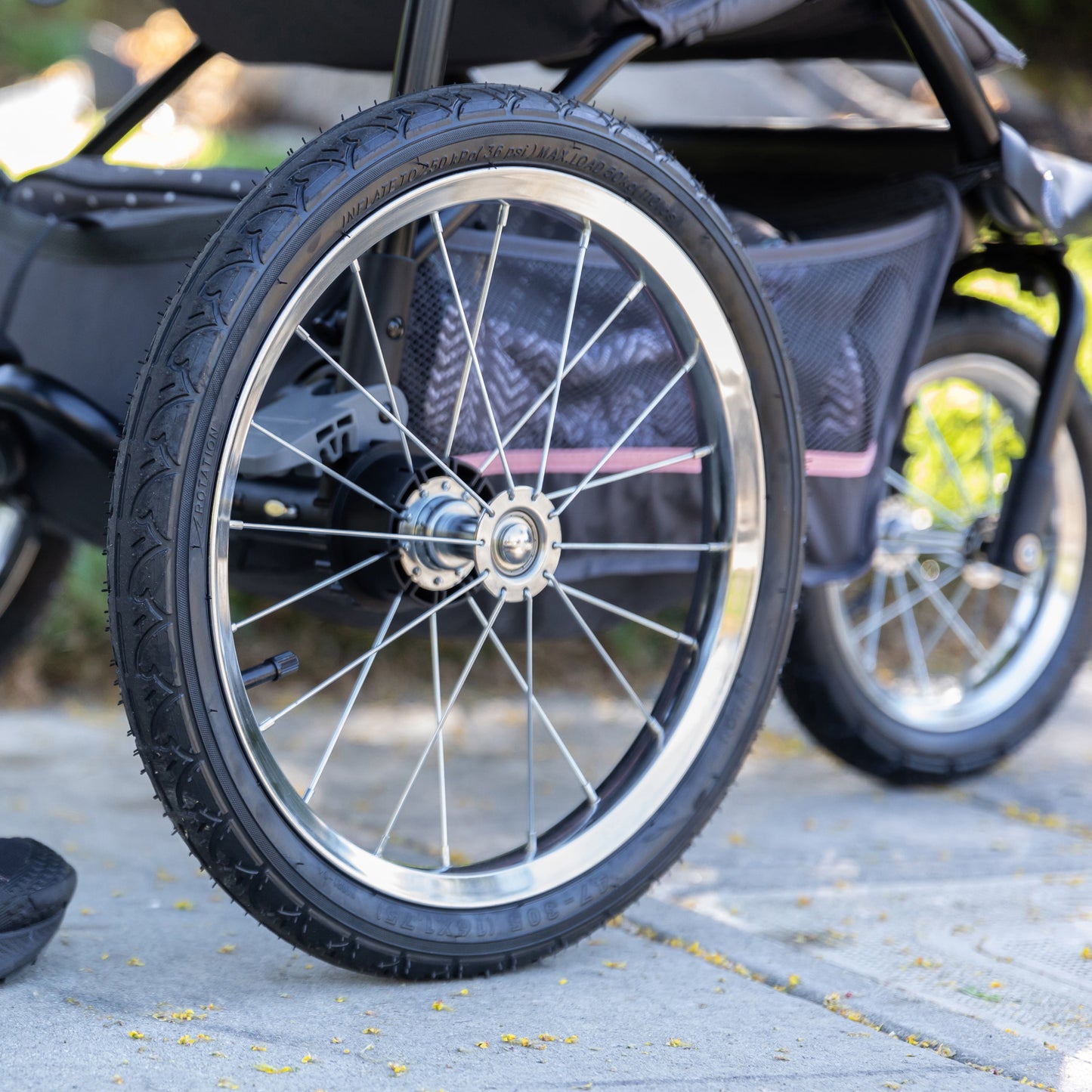 Expedition® Jogger Travel System with Ez-Lift Infant Car Seat